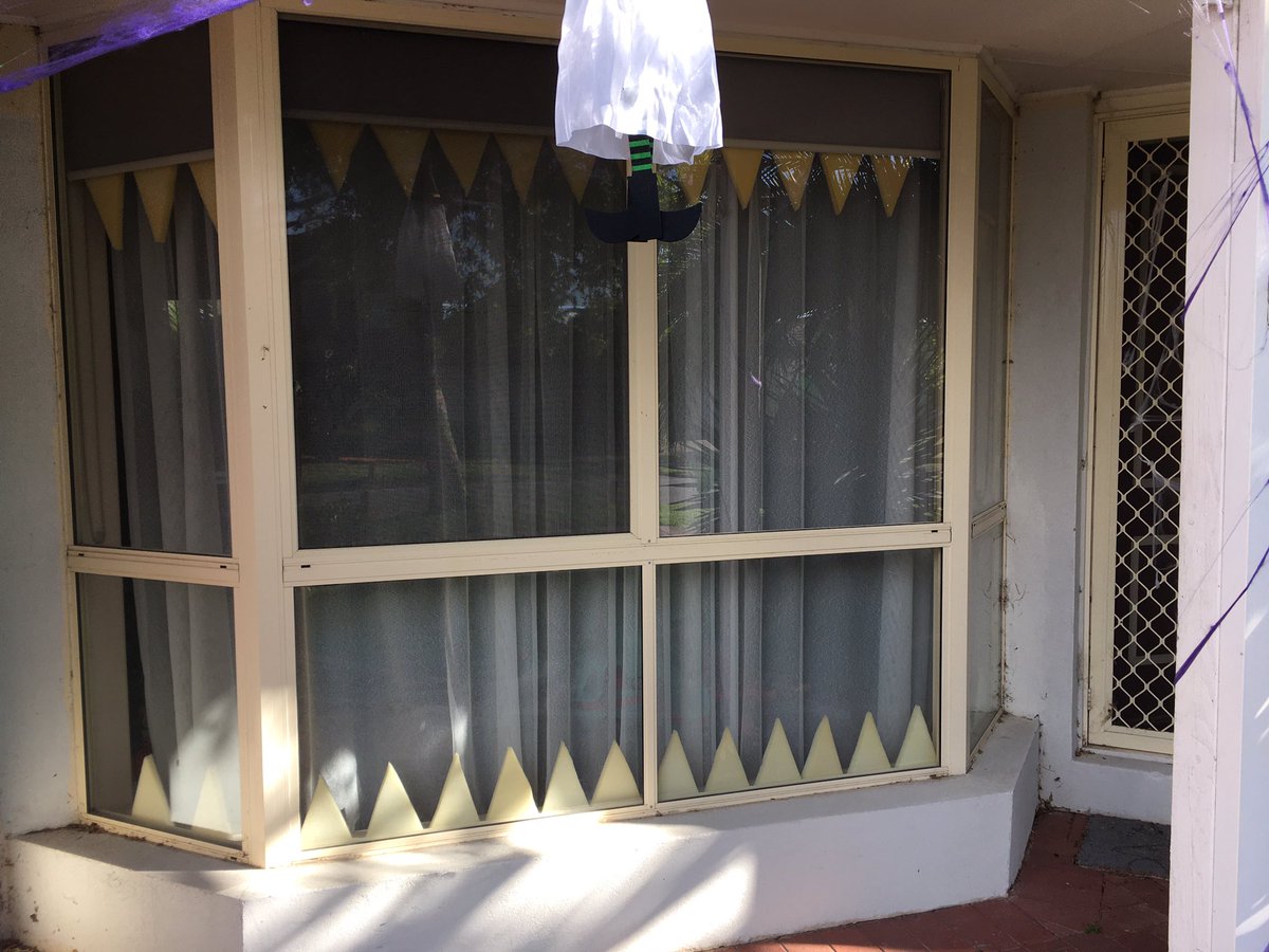 Gearing up for a #covidhalloween. One of our decorations this year is another of Alice’s smart ideas, our two milk bottle totem poles. Stay safe this #Halloween and remember to wear a mask 😷. #dadcraft #halloweendecor