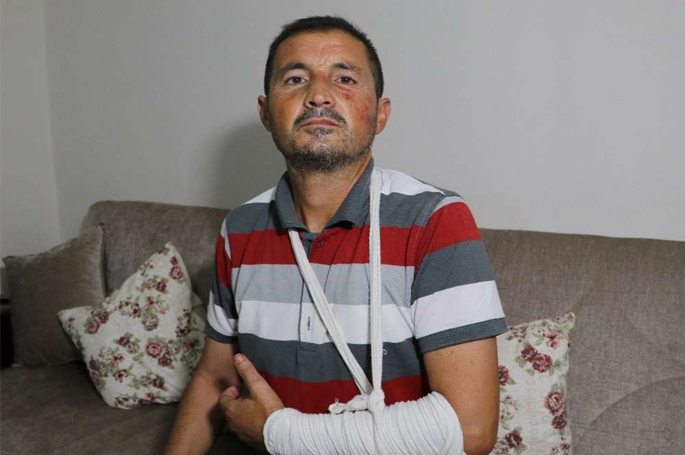 İşitme engelli adama cadde ortasında feci dayak kamerada
#sondakika #bombagazete

bombagazete.com/haber-isitme-e…