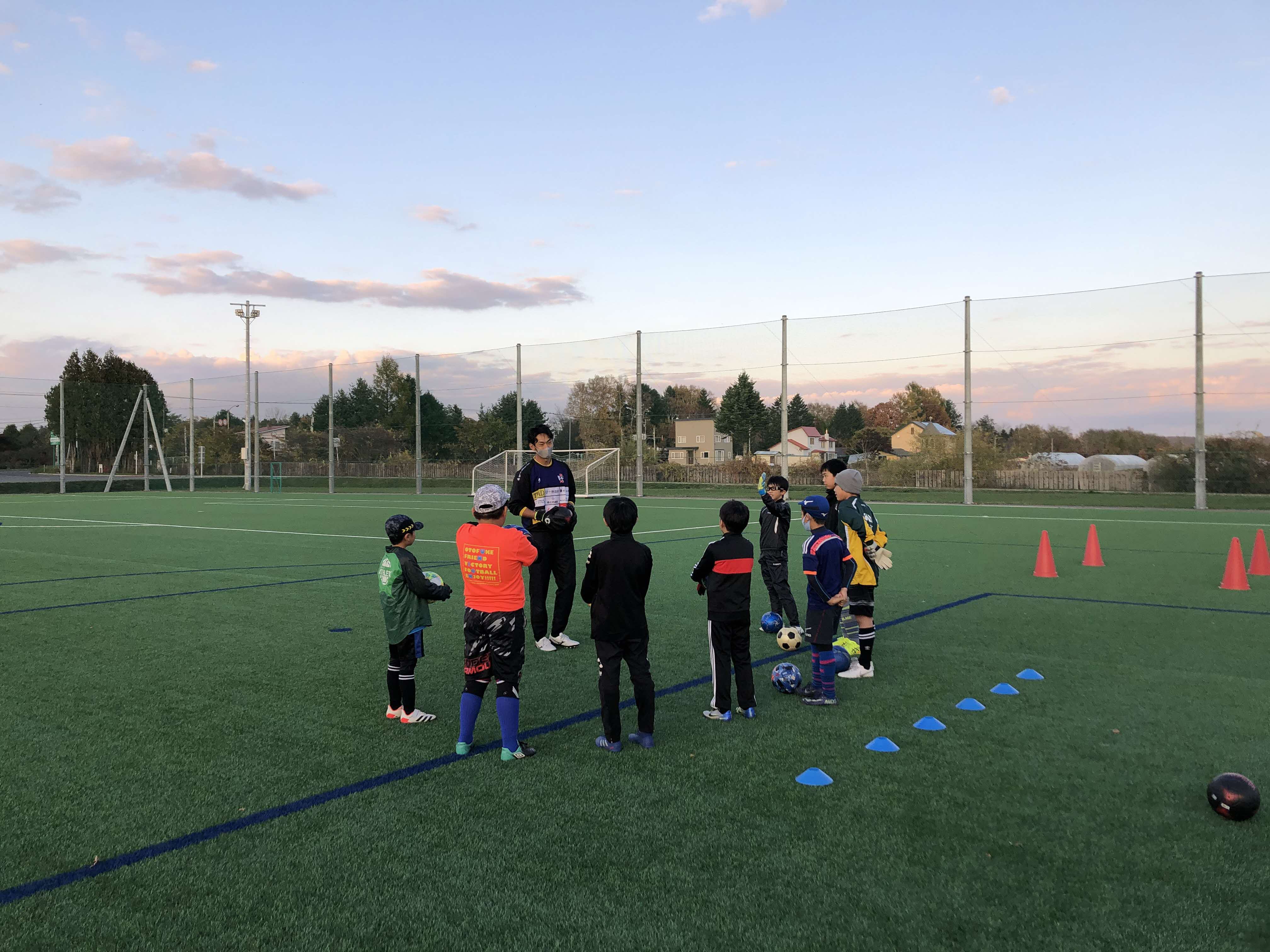 音更町地域おこし協力隊 みなさんこんにちは 先日 新たに町内サッカー少年団である 音更ユニオンfc へ訪問し ゴールキーパー 指導を行ってきました こうやって新たなゴールキーパーたちと出会えることができてとても嬉しかったです 音更ユニオンfc