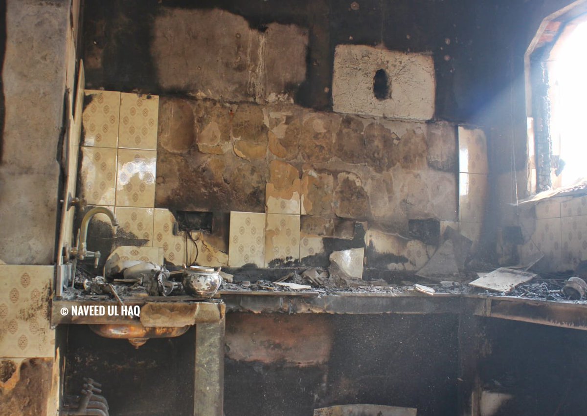 shahidwani_'s tweet photo. #INPIX: A house has been completely gutted in fire at #Monchwa in Central Kashmir's #Budgam, in which two un-identified militans were killed.

Photos: Naveed Ul Haq https://t.co/oR6mOjcrne