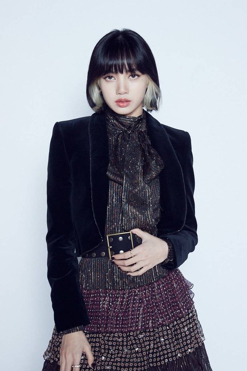 beulpingasia's tweet photo. LALISA and CELINE
@BLACKPINK #리사 https://t.co/Kfei9uXi3h