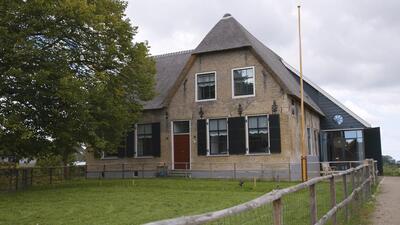 Je monument verduurzamen kan! Het is maatwerk, maar het is mogelijk. Laat je inspireren door Ranko Hamelinck, projectleider van het herbestemde en verduurzaamde Terphuis in Poortugaal, ZH.  'Zien verduurzamen Doet verduurzamen' #erfgoed #monument  📽️ bit.ly/3kEeK5Y