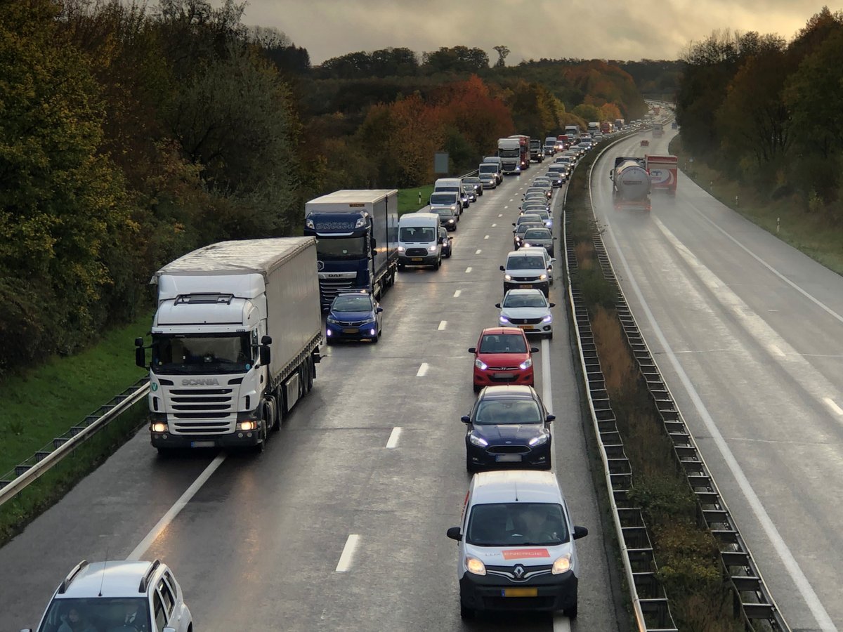 14km #Stau op der A1 Richtung Lëtzebuerg
https://t.co/dtt6Wu57h5 https://t.co/FqgvoV9FIO