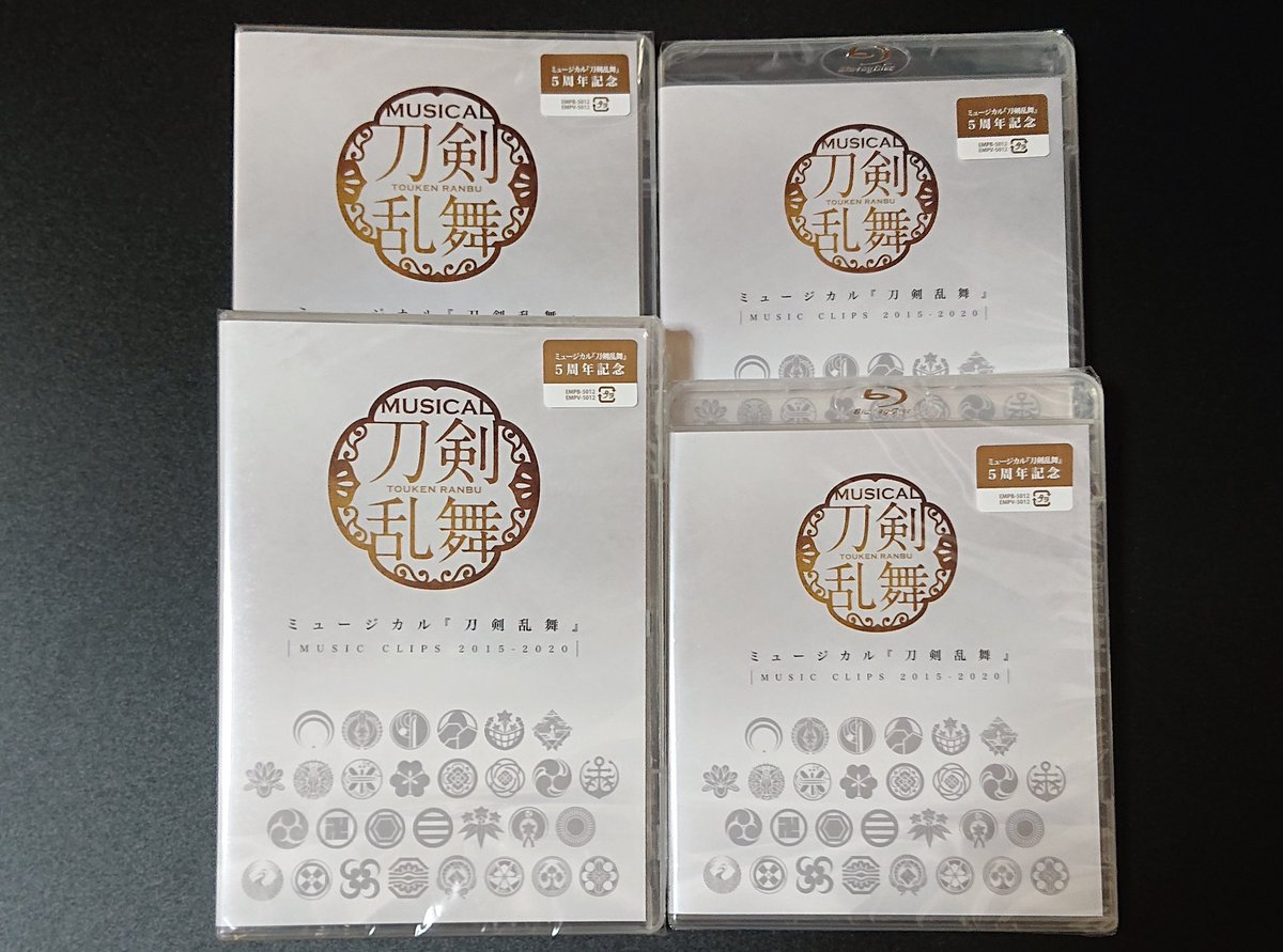 sakurasora0704's tweet photo. ミュージカル『刀剣乱舞』
～MUSIC CLIPS 2015-2020～
Blu-ray&amp;DVD 届いてました🌸
発売日の到着嬉しい⁽⁽ (˶> ᎑ <˶) ⁾⁾

#刀剣乱舞 
#刀ミュ
#MUSIC_CLIPS 2015-2020
#黒羽麻璃央 https://t.co/6Ki2bK0pEz