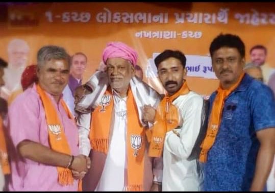 DipakRelon's tweet photo. કચ્છની ધિંગી ધરા પર પધારેલા ભારત સરકારના કેન્દ્રીય રાજ્ય મંત્રી શ્રી @PRupala જી નું હાર્દિક સ્વાગત છે #vijaybhavah @pmjadejamla https://t.co/qn8x2OVCck