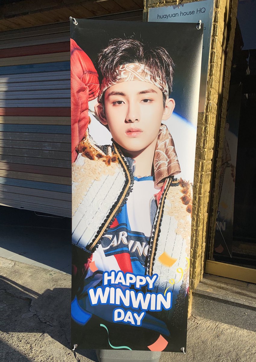 uVxJJpLuWInWknm's tweet photo. 여기 디게 이쁘고 정성이 가득하네여
그리고 사람이 엄청 많아서 사진을 잘 못찍었음. 생일 당일에 시간 나서 올 수 있어서 넘 좋음
#BeBraveWinwin https://t.co/ROX3dS5zTv