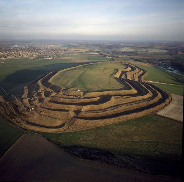 DorsetDiggers's tweet photo. For our first ever post we thought we would start with something for #HillfortsWednesday
Down in West Dorset we have some fabulous examples and Maiden Castle near Dorchester seems a fitting way to kick off. Look at those ramparts! 😍

#Dorset #Archaeology

https://t.co/FDHQ2PIRwA https://t.co/fQAZrjhMTq