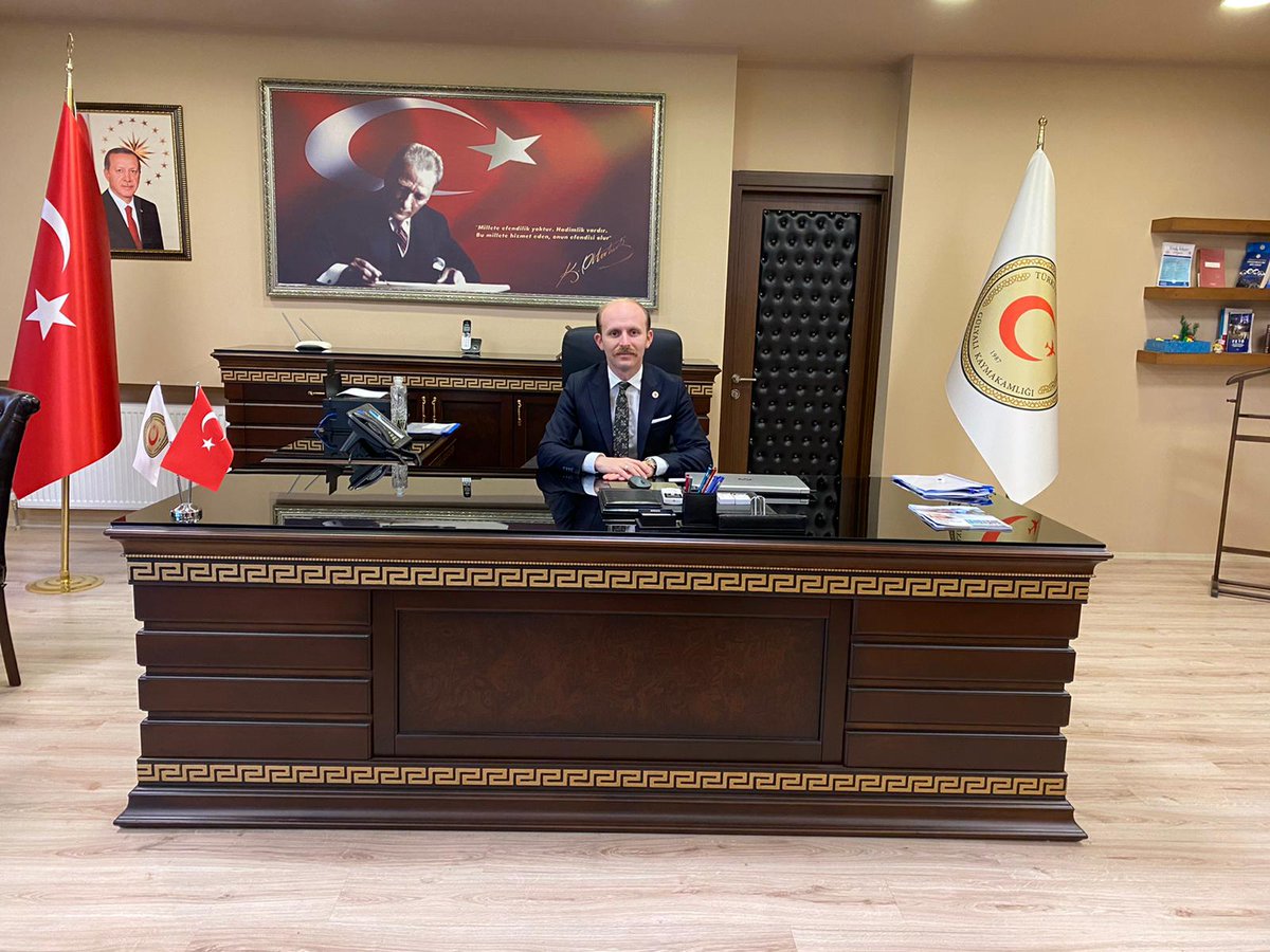 gulyalikaymakam's tweet photo. Müslümanlar için güzelliklere erişme, af ve mağfirete ulaşmanın vesilesi ve en kutlu yollarından biri olan bu Mevlid Kandilinin birliğimize, beraberliğimize, dirlik ve düzenimize vesile olması temennisiyle tüm vatandaşlarımızın Mevlid Kandilini en kalbi dileklerimle kutluyorum. https://t.co/kJPj4xeUFE