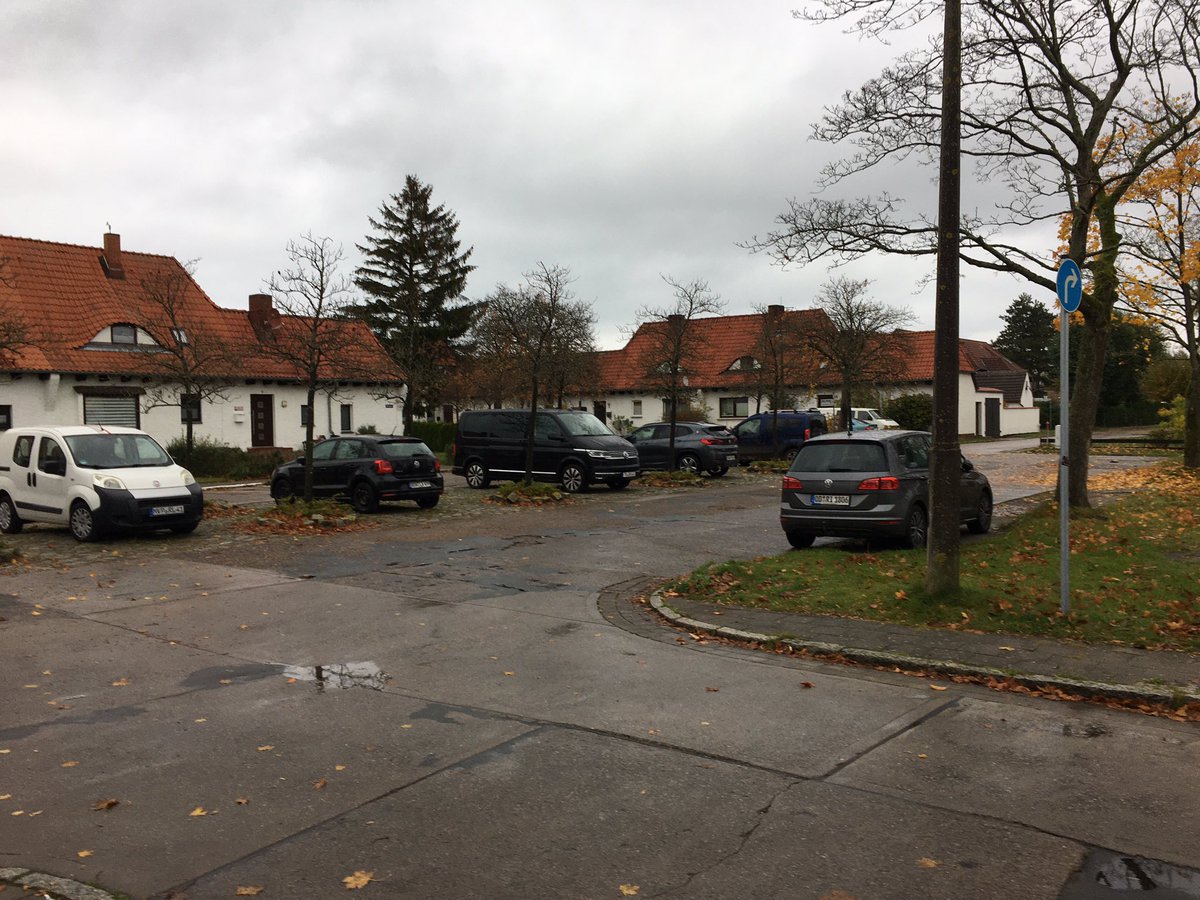 olaferfurt's tweet photo. Ein #Goethe Buch passt in jeden Rucksack und eine #Goethe Straße in jedes Dorf+Stadt, in #Zingst sogar #Goetheplatz! - Guten Morgen liebe Alle @AHildebrandt70 @goethemoma @goethe_jw @goethemuseum https://t.co/phG0pr9ruV