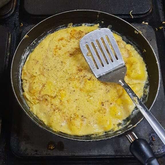 Eatwithbhavna's tweet photo. 8 eggs omelette looks like this. 🍳
Straight from the ship's kitchen.
.
Credit @vikramdutta46
Follow for more @eatwithbhavna
.
.
#omelette #eggs #egg #cookingmode #shipscene #food #foodie #roro #jabalali #eatwithbhavna #travel #cooking https://t.co/K45ZYaUONw