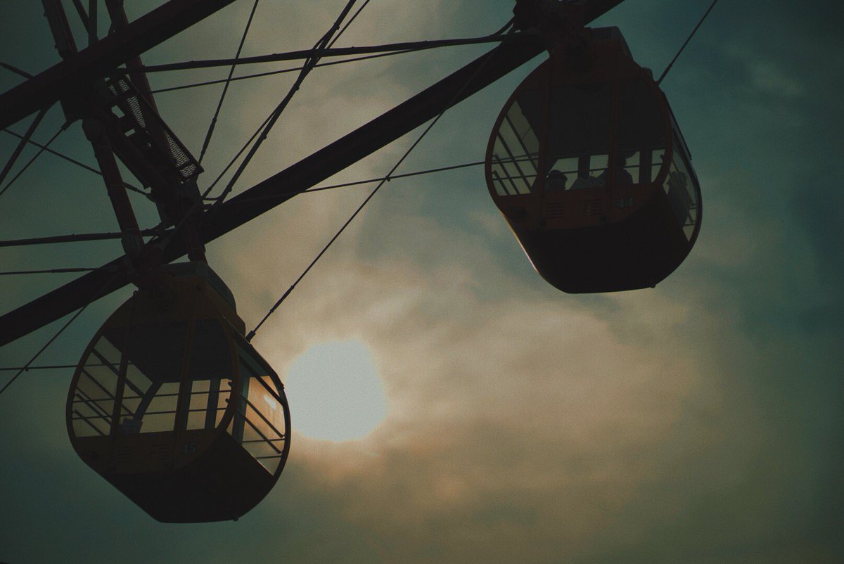yumenvy's tweet photo. Ferris wheel, Tokyo https://t.co/cpFuRy9aSZ