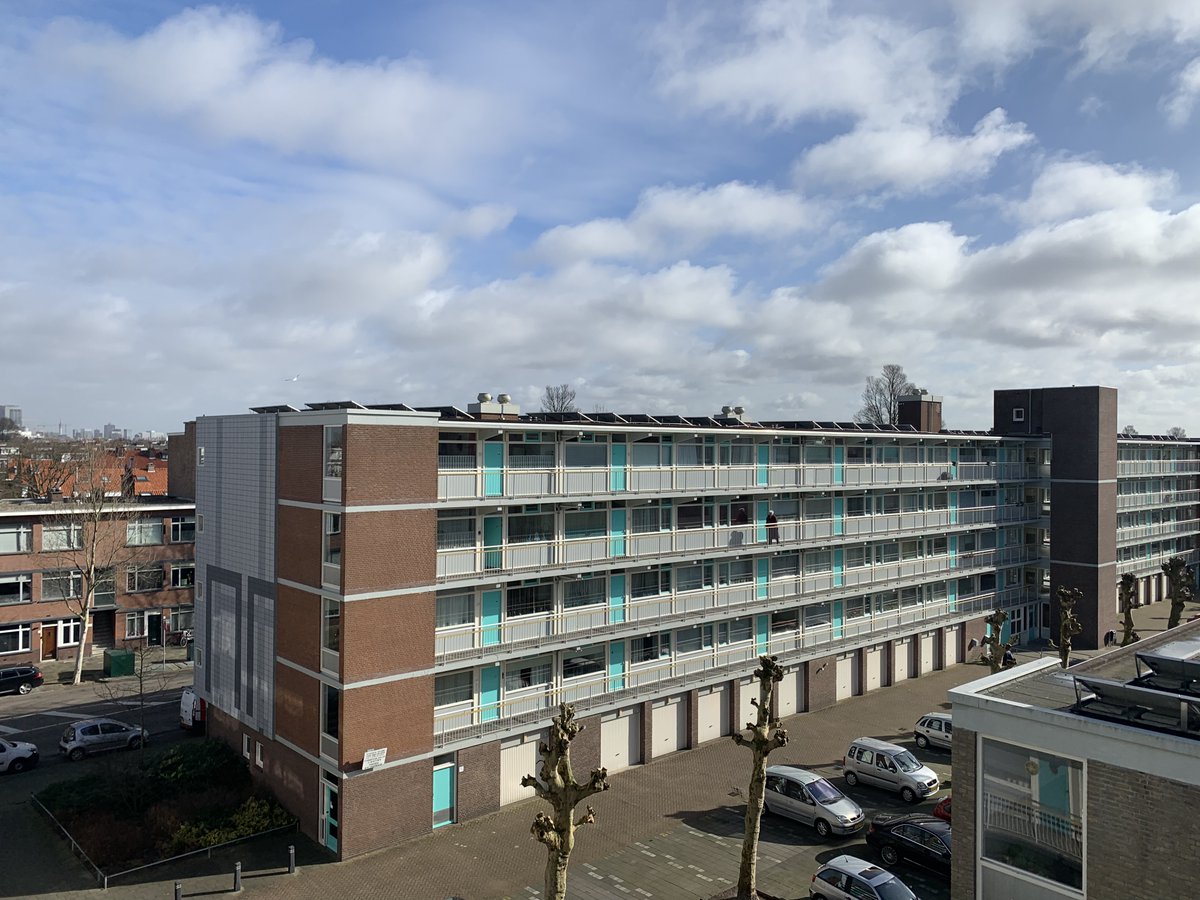 Met het opstarten van de 100e woning lopen we mooi op schema met het aardgasvrij maken van 228 woningen in de Medemblikstraat in Den Haag. In november pakken we de algemene ruimtes aan, in maart gaan we verder met de volgende woningen. Wij doen dit in bouwteam i.o.v. @Vestia_nl