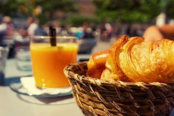 ExtraSpeech's tweet photo. Healthy
eating for freelance translators

Translating from home and eating well

You are a freelance translator and you're working from home? On a long assignment with a tight deadline? Then it's lunch and you don't have a lot of time on your hands.  #life https://t.co/ThkYNlIGMf https://t.co/lHBtwdySJM