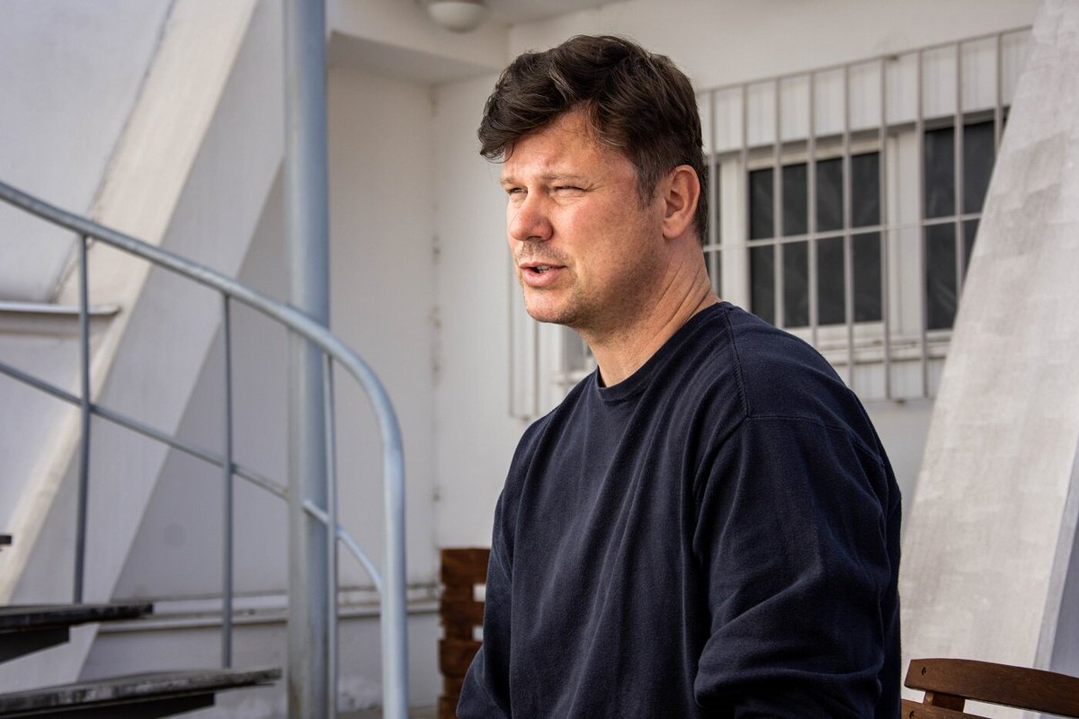 efkocz's tweet photo. S obrovskou lítostí oznamujeme, že našemu hlavnímu nadredaktorovi, Janu F. Moláčkovi, byl dnes diagnostikován nejen Covid-19, ale také chřipka, artritida, diabetes, škrkavka, HIV, HPV, těhotenství, zlomené zápěstí, a Blbštajnův syndrom. Celá redakce přeje brzké uzdravení! ❤️❤️❤️ https://t.co/lzcc4rwgXD