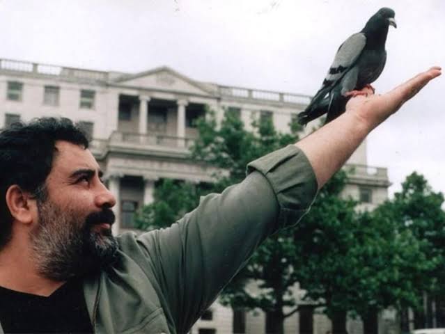 Uğruna sürgün edildiğin 
           Ana dilinle 
    Sesleniyorum sana;
"ROJBUNA TE PİROZ BE"
<a href="/AhmetKayaGam/">Ahmet Kaya</a>