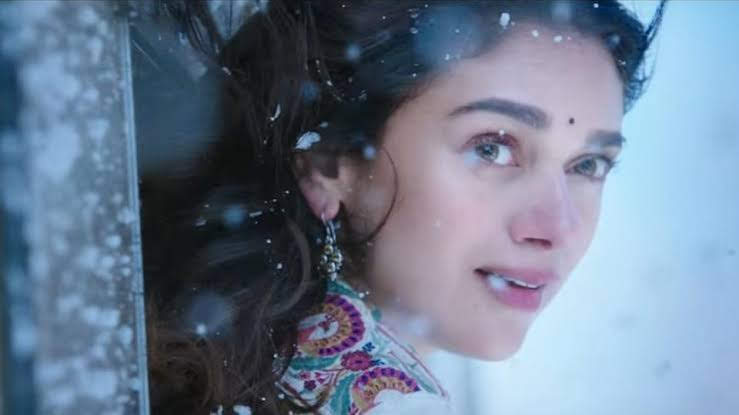 VXDXI's tweet photo. The way she expresses❤️ - no words to describe. 

happy birthday gorgeous @aditiraohydari 

#HBDAditiRaoHydari #AditiRaoHydari #AditiSquad https://t.co/XPwBbK8Bnz