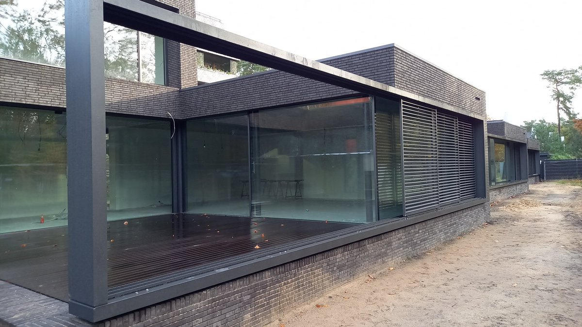 ReflectionZeist's tweet image. De eerste privacy schermen zijn gemonteerd @ReflectionZeist @Kerckebosch