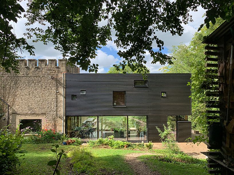 designboom's tweet photo. piers taylor remodels and retrofits his 'moonshine' house in south west england https://t.co/kcbMopNhly https://t.co/k500oEJ0aq