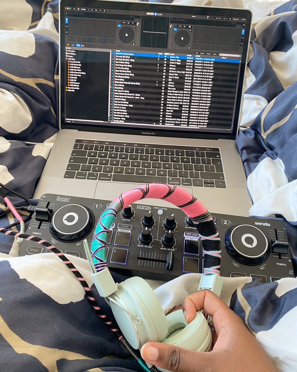cuppymusic's tweet photo. First day back at the office! 🎵🎶 #ToCuppyThisTune https://t.co/6FITC5nF3j
