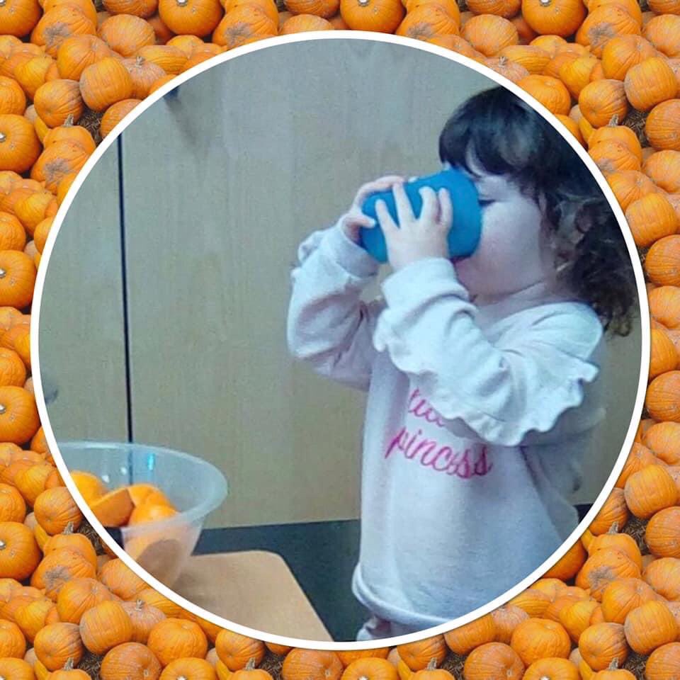 teilos_cwtch's tweet photo. When your Tesco food share donation has lots of tangerines,  what shall we do ... make orange juice 🍊 

Our children had heaps of fun, learnt new skills and drunk all their delicious homemade juice - what a treat!

@LlansamletTesco @BestartSwansea #HereForSwansea https://t.co/xD0K6xDStB