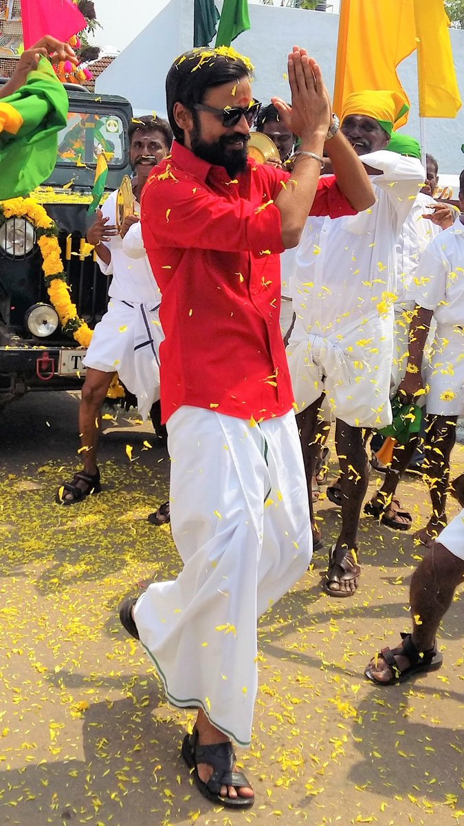 Kodi parakkudhaa 4 Years
#4YrsOfDiwaliWinnerKodi

<a href="/dhanushkraja/">Dhanush</a> <a href="/trishtrashers/">Trish</a>
<a href="/durairsk/">Durai sk</a> <a href="/Music_Santhosh/">Santhosh Narayanan</a> <a href="/B_RAJA_/">RAJA B RAJA</a> <a href="/DirectorS_Shiva/">Subramaniam Shiva</a>