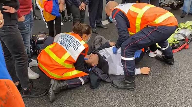 Msamagi's tweet photo. It is reported that during a peaceful demonstration of #Armenia|ns in #France, the protesters were attacked with hammers by the #Turks and #Azerbaijan|is. 
‼️ We protest peacefully - they attack us with hammers. #StopTurkey #StopAzerbaijaniAggression https://t.co/kCU0rvFZOB