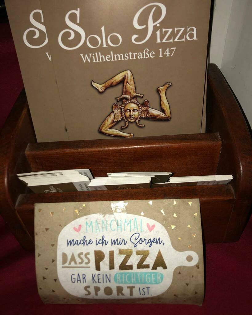 runifico's tweet photo. „Manchmal mache ich mir Sorgen, dass PIZZA gar kein richtiger Sport ist“ 🤣🤣🤣 Made my day! Danke @solopizzaspandau Nach dem Sport ist vor dem Sport! Wahrscheinlich eine der letzten Radausfahrten heute und dann „Support your local Pizza Dealer“ - denkt an eure Lieblingsrestaur… https://t.co/9HxXGELz2K