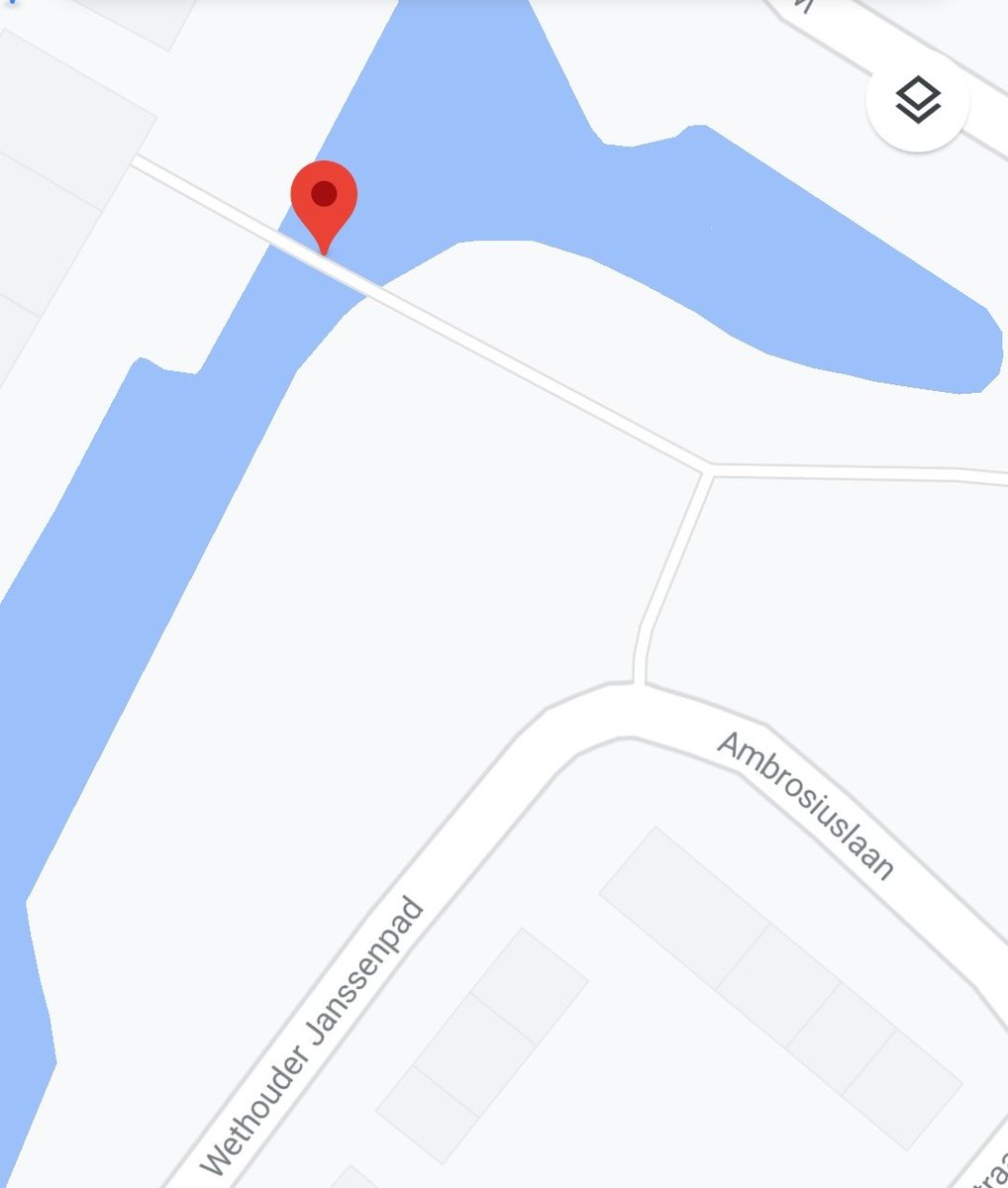 Enkele weken geleden is het bruggetje tussen de Harry Meijerstraat en het Wethouder Janssenpad "gerepareerd". Ik had verwacht dat dit een tijdelijke oplossing zou zijn maar de verwachte echte reparatie is tot nu uitgebleven.

Wat is hier precies het/jullie plan <a href="/gemeentevenlo/">Gemeente Venlo</a>?