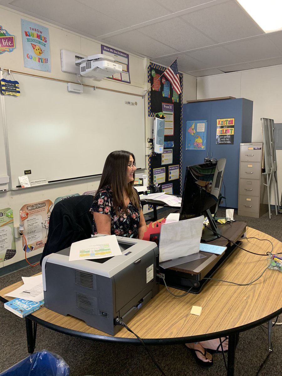 kjobb7's tweet photo. More of our amazing teachers! #ehbobcatpride #ourconnectionisstrong https://t.co/1I8RiAHmqE