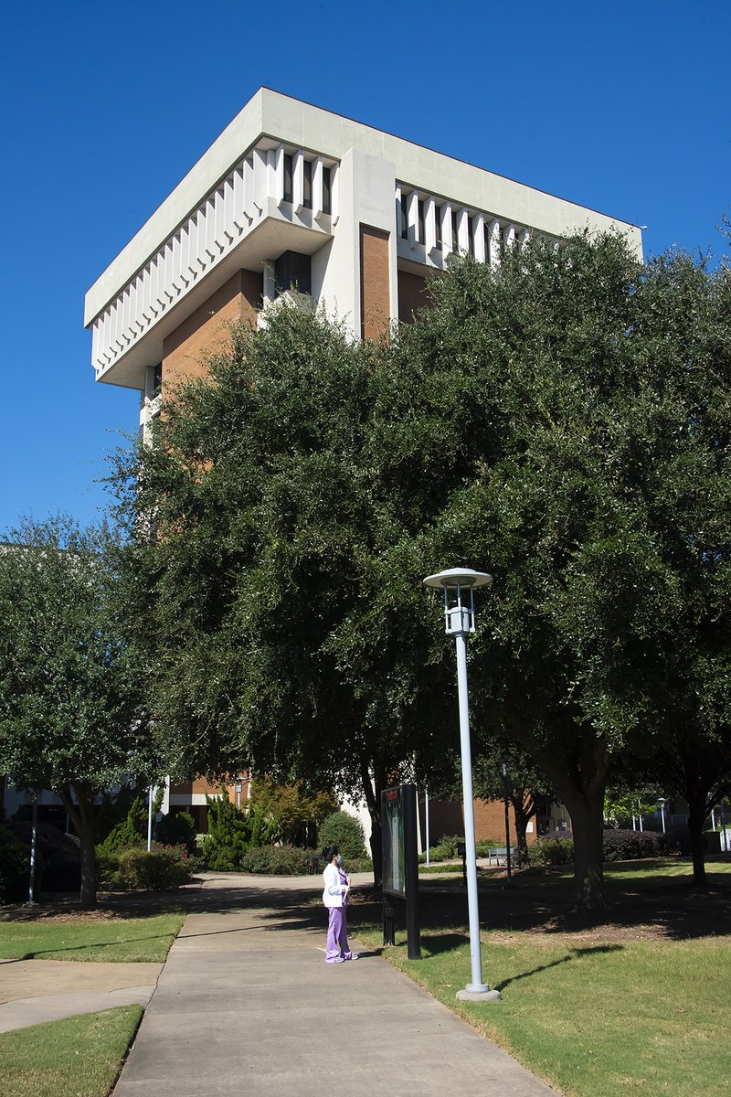 We're hiring! Current openings include positions for a grant writer, admissions counselor, laboratory coordinator and financial counselor, among others.

Apply for these and other opportunities: jobs.aum.edu/postings/search

#WarhawkNation #ChooseAUM #higheredjobs #montgomeryalabama