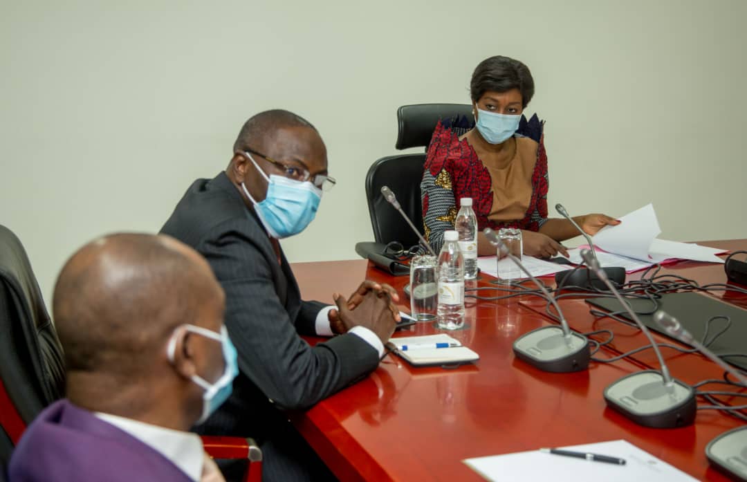ASoudanNonault's tweet photo. En présence de @maleye_diop PNUD @ASoudanNonault, a reçu ce 4/11/2020,une délégation de @WWF_Climat, venue présenter le projet #BIODEV.Visant à intégrer la biodiversité comme prérequis au développement durable dans l'objectif d'enrayer le déclin de la @OFBiodiversite d‘ici à 2030 https://t.co/XqlaOoLTBN