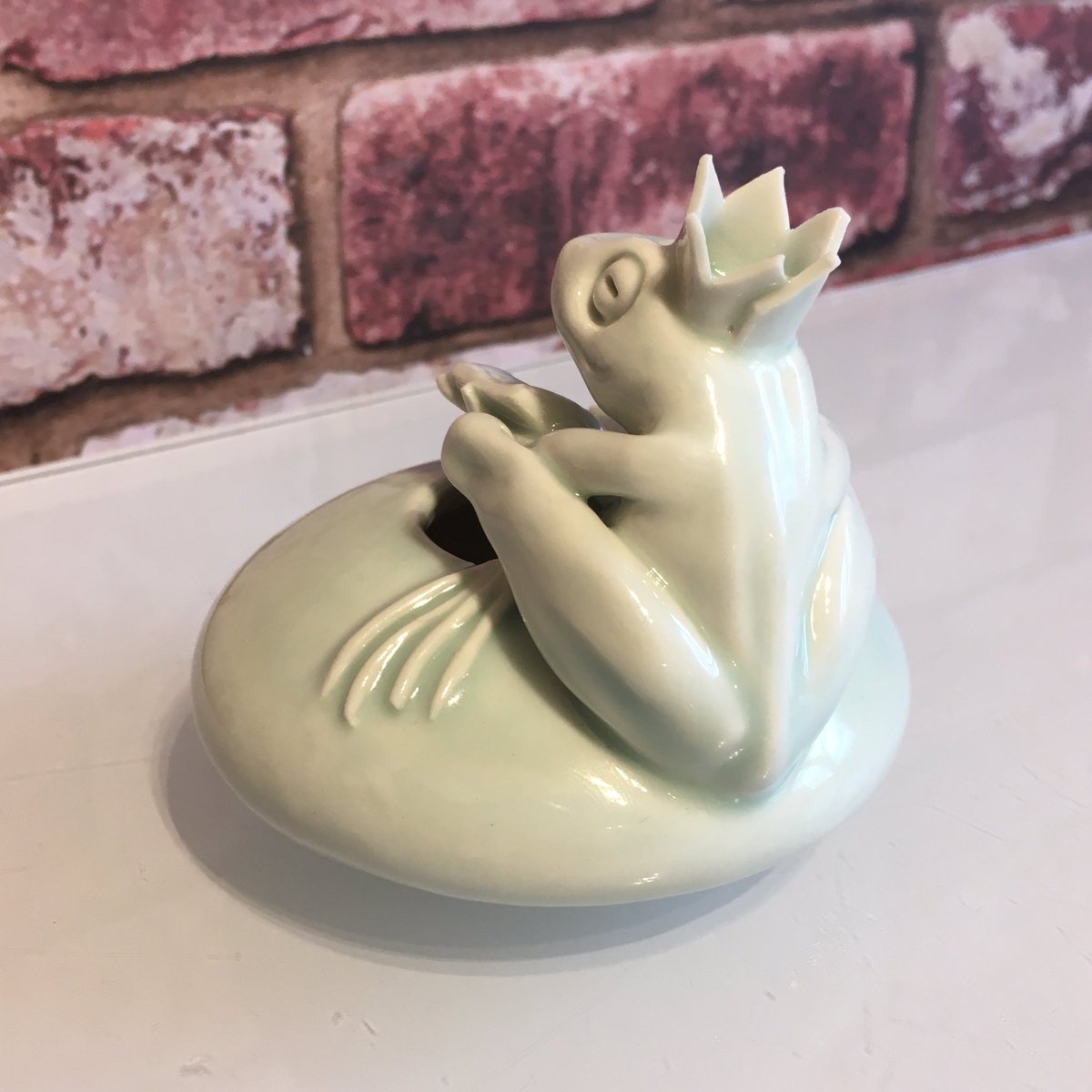 peter_swailes's tweet photo. A little porcelain frog sharing his book - the pot was thrown on my wheel and the figure and details were modelled from scratch - I don’t use any moulds - this one is 9cm across and 8.5cm tall. #book #reading #reader #literacy #storycharacter @SwailesRuth he’s £85 inc U.K. p&p https://t.co/PIyXDs8Ncu