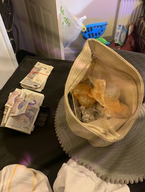 SYPFORTIFY_DON's tweet photo. Whos that knocking at my door? Sadly for the occupants of 2 #mexborough houses its not the Postcode Lottery. 2 drug warrants executed with help of @SYPOperations TSG &amp; Dogs. Large quantity of class A found &amp; cash. 1 person arrested.#police #fortify #doncaster @syptweet @MelSupt https://t.co/pmBqK9Kpir