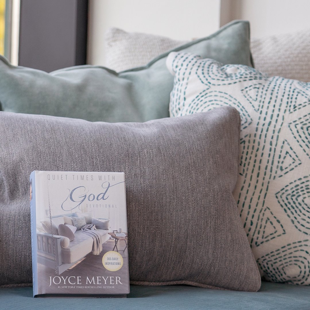 JoyceMeyer's tweet photo. Real change happens one moment with God at a time.
•
Order Joyce's newest devotional, Quiet Times With God, at https://t.co/9uxQWPTxXy #JoyceDevo #NewDevo https://t.co/oZi2B3Lavz