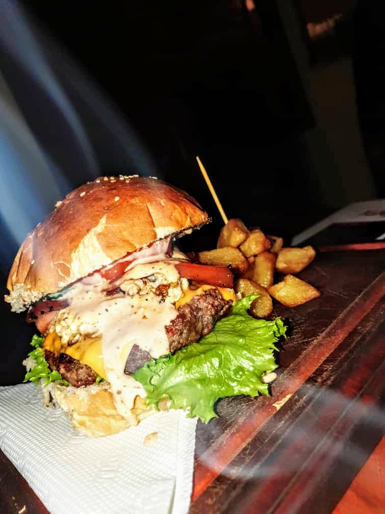 Karoka237's tweet photo. Le mois d'octobre a été marqué par votre présence et votre bonne humeur voici quelques photos.
Encore merci pour votre confiance renouvelée jour après jour 👍🏾🙏🏾🙏🏾☺️☺️.
#youneedit #camburger #karoka237 #cocktailsnight #karaoke #KarokHalloween @Suitch_c #Yaoundé #chill
1/5 https://t.co/0w9HvxdA9K