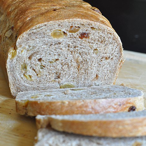 RedStarYeast's tweet image. RECIPE: bit.ly/2ZAsAKZ

Warm a cup of apple cider and pair it with this apple cinnamon raisin loaf! We recommend enjoying both cozied up in a fuzzy blanket!
#applecinnamon #raisinbread #applebread #breadloaf