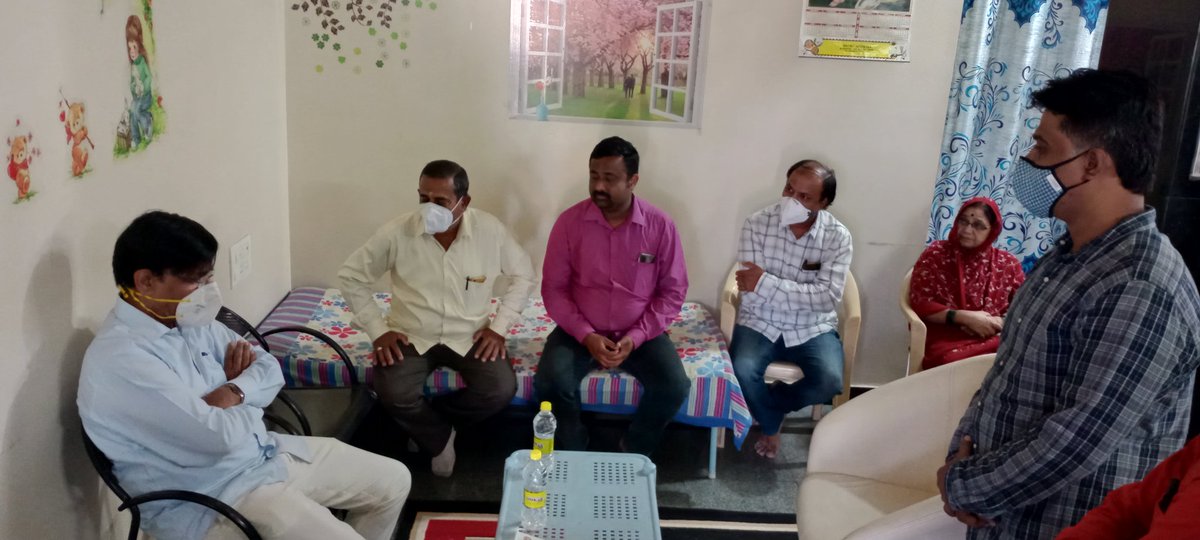 O2zaIOv1WPCyxp7's tweet photo. ಇಂದು  ಸನ್ಮಾನ್ಯ ಶ್ರೀ ಬಸವರಾಜ ರಾಯರೆಡ್ಡಿ  ಸಾಹೇಬರು ಕುಕನೂರಿಗೆ ಆಗಮಿಸಿ ಕಾಂಗ್ರೆಸ್ಸಿನ ಹಿರಿಯ ಮುಖಂಡರಾಗಿದ್ದ  ದಿವಗಂತ   ಶೇಖರಪ್ಪ ವಾರದ, ಪಕೀರಸಾಬ್ ಬೆದವಟ್ಟಿ, ಅಂಟಿ ಅವರ ಮನೆಗೆ ಭೇಟಿ ನೀಡಿ ಮನೆಯವರಿಗೆ  ಸಾಂತ್ವನ  ಹೇಳಿದರು.1/1 @basavarajrayar2 https://t.co/cxDwv4sLx7