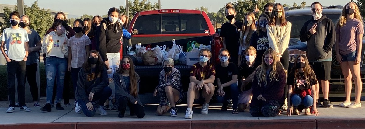 Casteel High School Orchestra families are proud to donate Thanksgiving meals to the Chandler Care Center. <a href="/ChandlerCARECtr/">Chandler CARE Center</a> <a href="/ChandlerUnified/">Chandler Unified School District</a> <a href="/BoostersCasteel/">CasteelOrchestraBoosters</a>