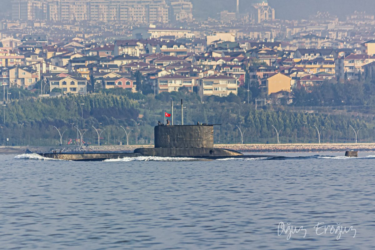 OguzEroguz1's tweet image. #TurkishNavy #Type209-1200 #AyClass #submarine sailing Gulf of İzmit