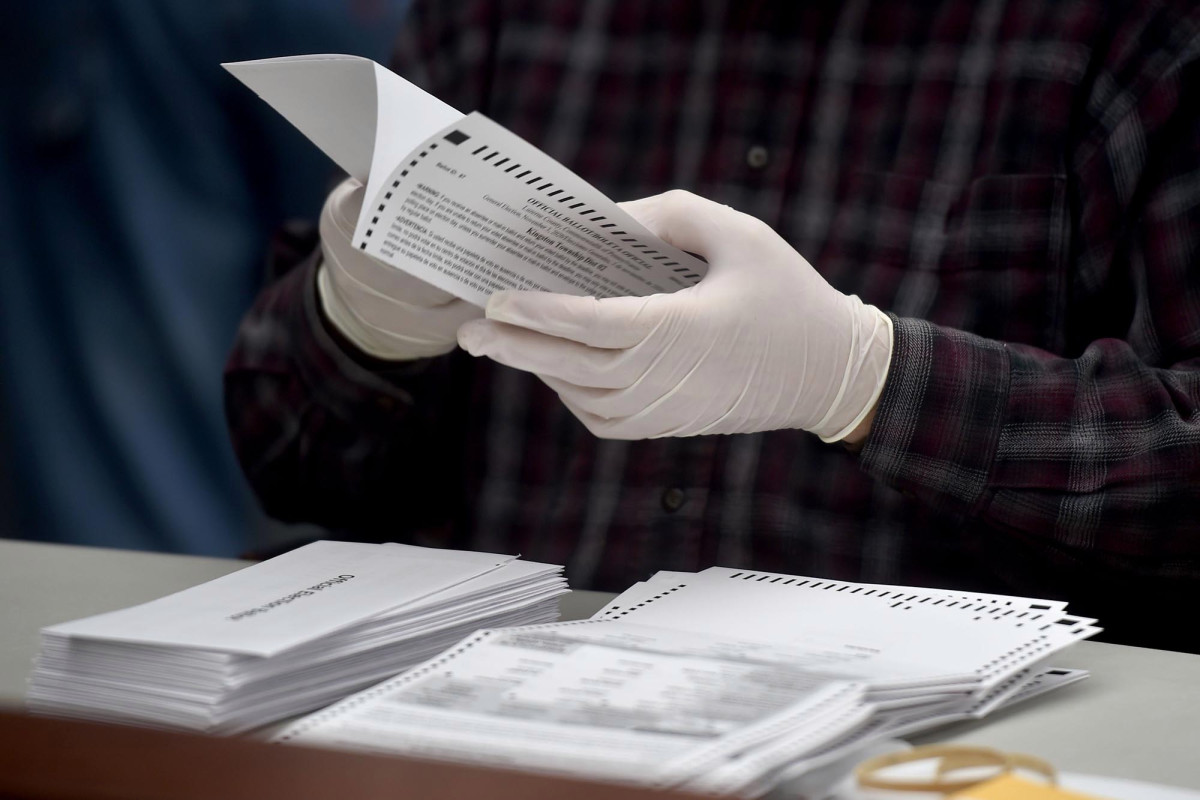 HaroldPitt6's tweet photo. USPS says huge amount of mail-in ballots were not delivered https://t.co/gaRL88ONPQ https://t.co/eEweVV1lER https://t.co/SO0zBTx8hZ