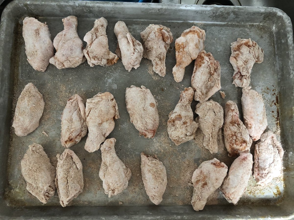 Not at all stressed about US of A election results and how it will impact my American friends and family, it’s just totally normal to get a batch of wings, seasoned with <a href="/MeatChurch/">Meat Church ™</a> Holy Voodo on the <a href="/officialprimo/">Primo Ceramic Grills</a> grill at 10:00 am.