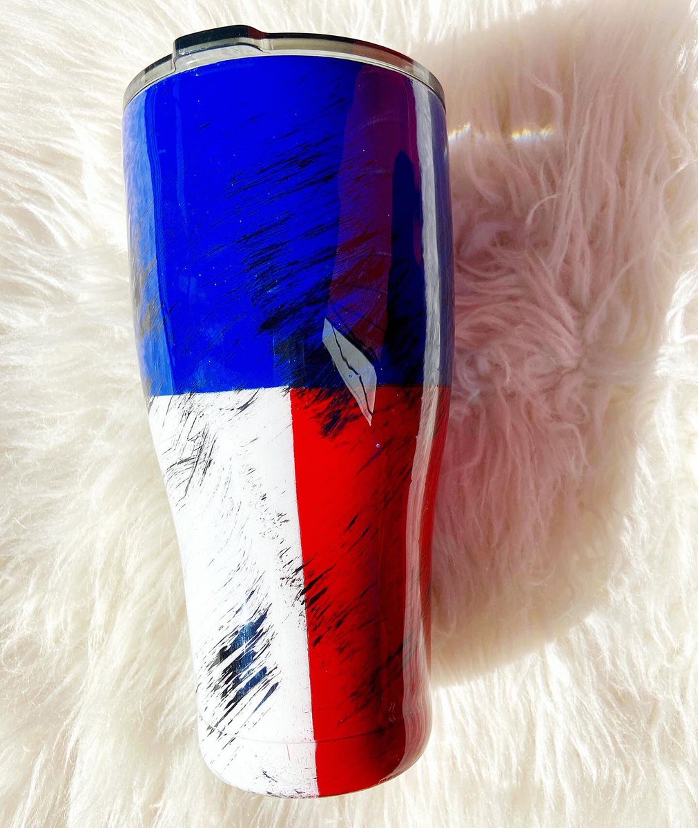 CheysCups's tweet photo. Lone Star State⭐️
#cheyscups #tumblercups #customepoxytumblers #epoxytumblers #customcups #texastumbler #lonestarstate #texaspride https://t.co/yQlUXqhqJc