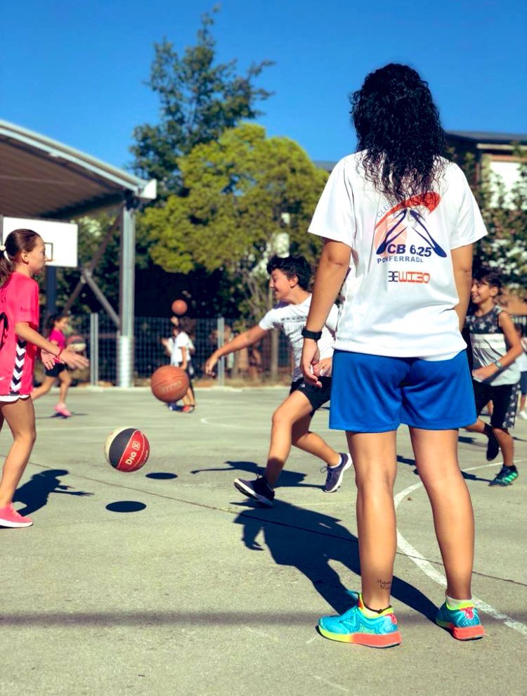 Cerei15's tweet photo. Y toca volver a tomar la decisión más dura. (Necesito, al menos, un día así y olvidar que este bicho sigue aquí). Te echo mucho de menos, BALONCESTO ❤️🏀 https://t.co/ddOYLWwUjp