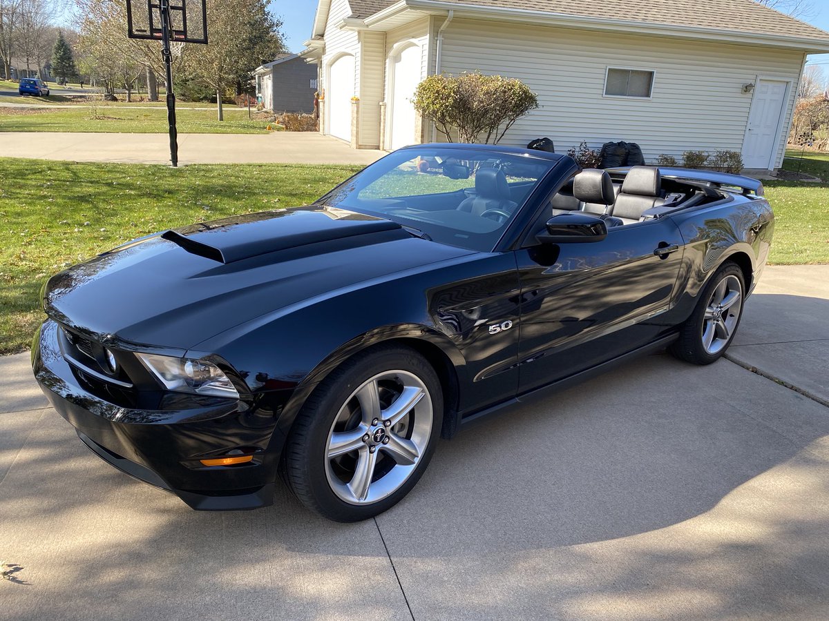 importcarguy's tweet photo. Never wouldโve thought it would be November and not only be able to take the Mustang back out of storage but to put the top down in Wisconsin this time of year! #vMuscle #vCars #vExpert https://t.co/8d2grjpYWW
