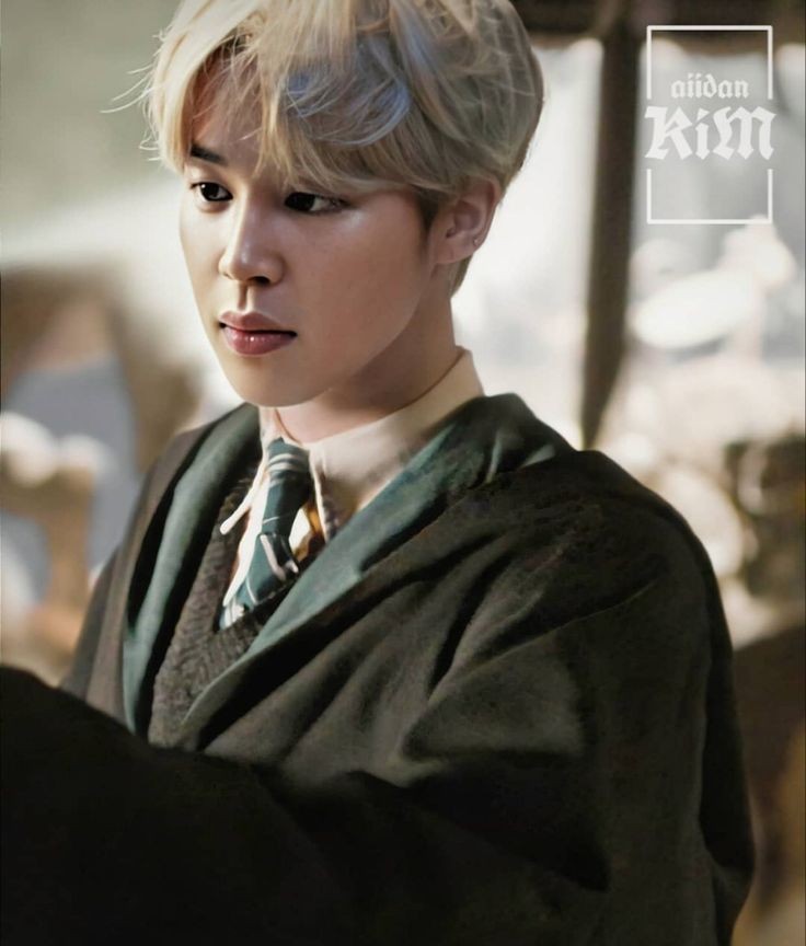  #JIMIN:SLYTHERIN- le da igual a quien traicionar para ganar en los juegos - disfruta gastando bormas a sus amigos - sonrisa malvadaPOCIONES- todo el mundo huele a jimin en la poción de amortentia- pociones de felix felicitis para sus amigos