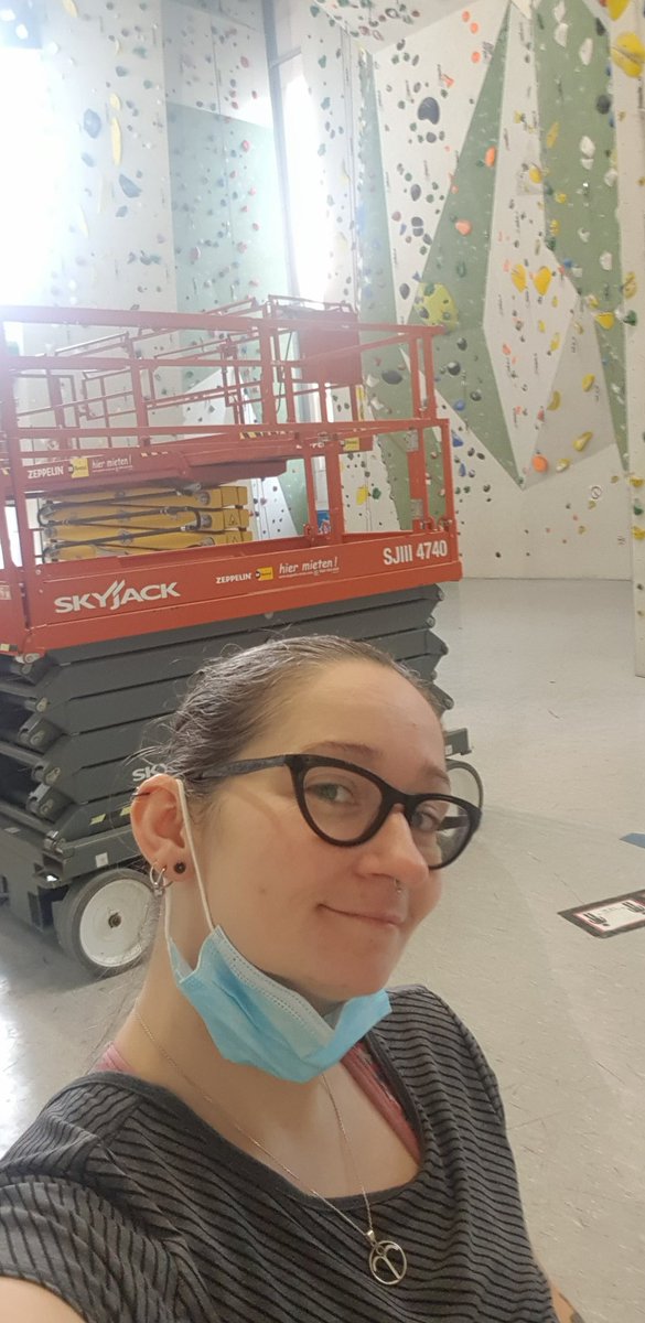 BlitzkriegBarb's tweet photo. Vermisse es jetzt schon hart! #wändeabschrauben #helfendehand #routesetting https://t.co/TprCRNlrAt