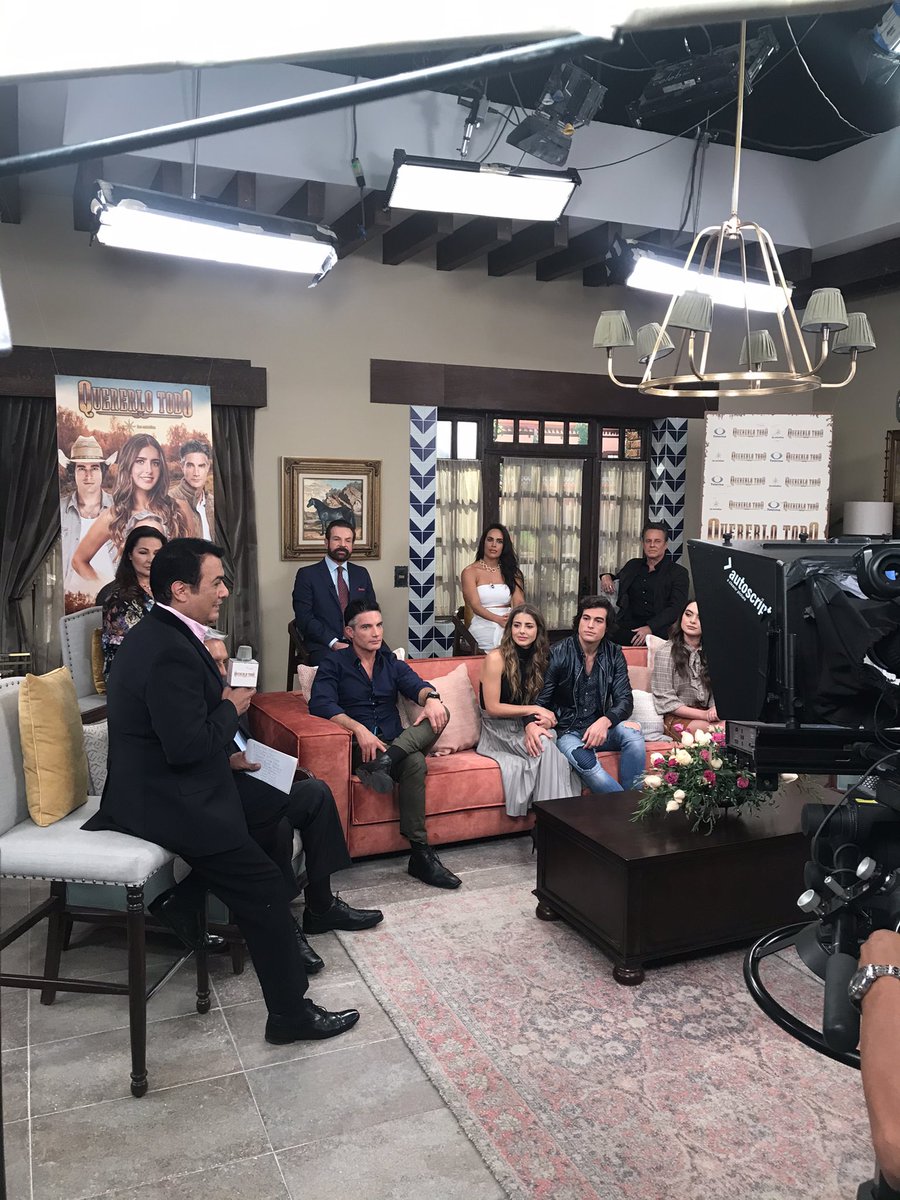 cabezaluis's tweet photo. #TelevisaTeAcompaña 
Presentación de la novela @QuererloTodoOf producción del señor @Nachosada @nachosadaprodu @TvsEspectaculos https://t.co/k3syjjDLAB