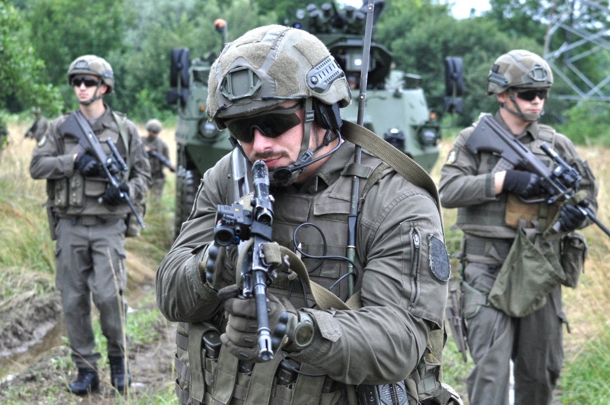 DritteV's tweet photo. Das Jägerbataillon 17 ist ein Kampfverband der 3.Jägerbrigade. Das Bataillon ist mit ihren geschützten #Mannschaftstransportpanzern #Pandur #Evolution ein morderner Infanterieverband.
#Bundesheer #3JgBrig #DieDritte #DritteVorwärts #JgB17 #DerPanther https://t.co/KbJl6z6YrN