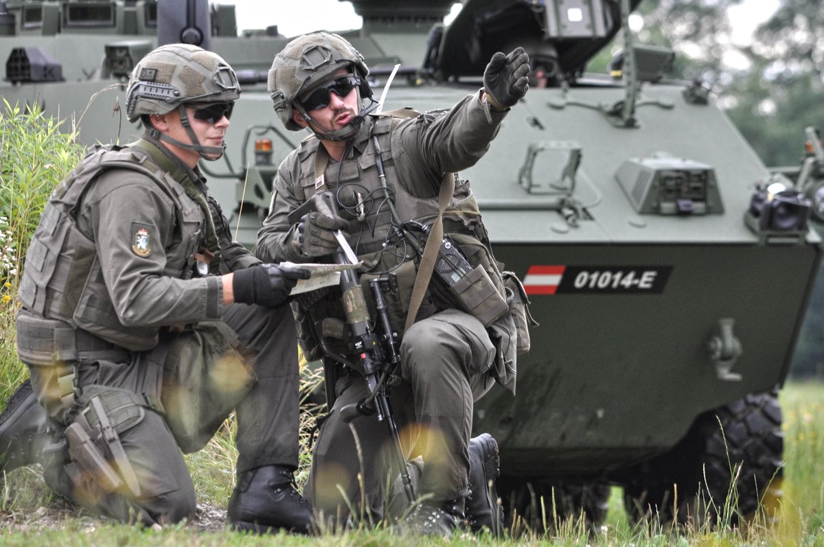 DritteV's tweet photo. Das Jägerbataillon 17 ist ein Kampfverband der 3.Jägerbrigade. Das Bataillon ist mit ihren geschützten #Mannschaftstransportpanzern #Pandur #Evolution ein morderner Infanterieverband.
#Bundesheer #3JgBrig #DieDritte #DritteVorwärts #JgB17 #DerPanther https://t.co/KbJl6z6YrN