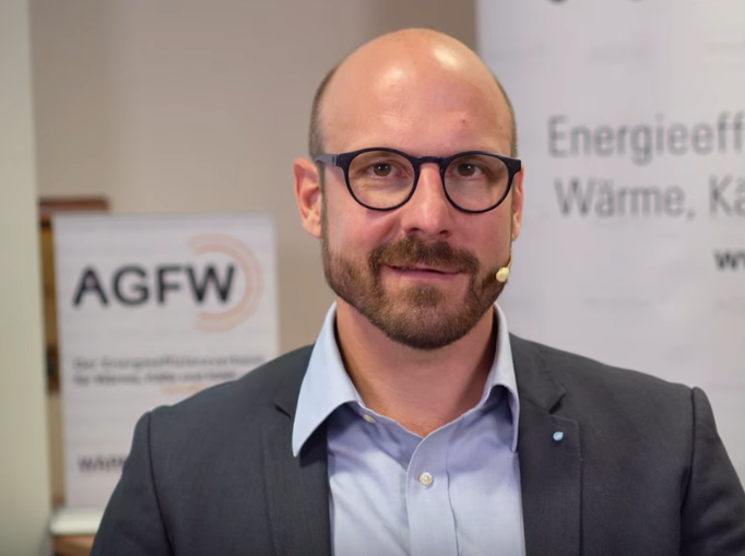 BKWK_eV's tweet photo. Bis Oktober 2021 gilt es für dezentrale #KWK, die Vorkehrungen für #Redispatch2.0 und #Einspeisemanagement zu treffen. Dr. Kühne vom @agfw_ev erläutert, was zu beachten ist.
#EEG #KWKG #EnWG #NaBEG https://t.co/XFoqDWT2k9